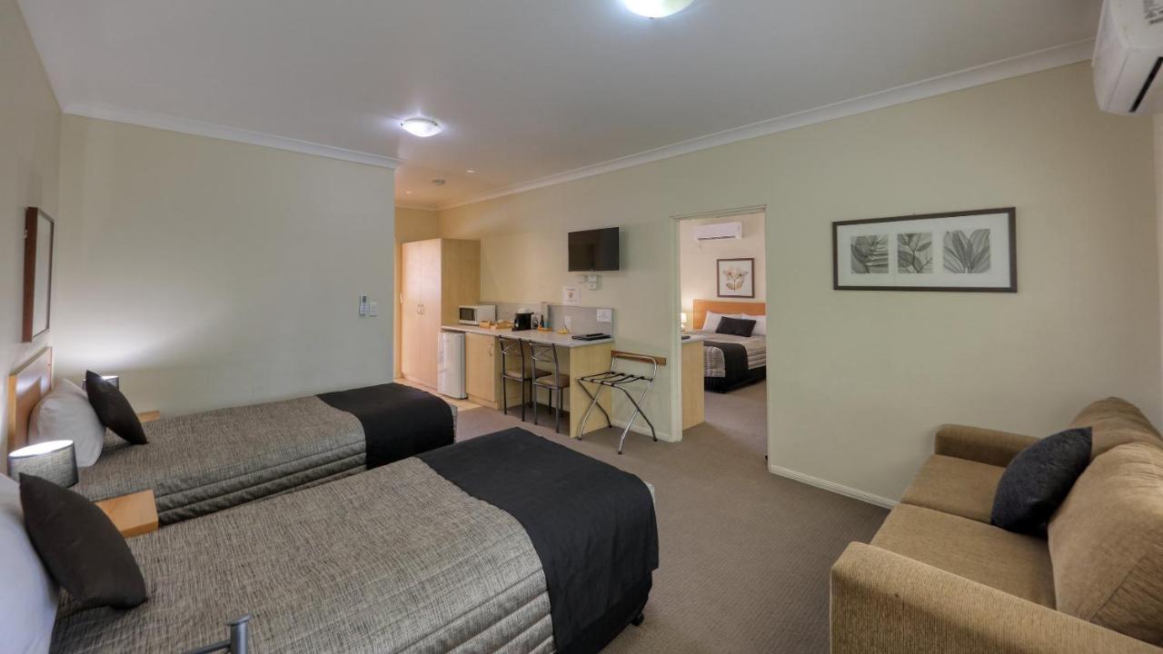 Country Roads Motor Inn Goondiwindi Kültér fotó